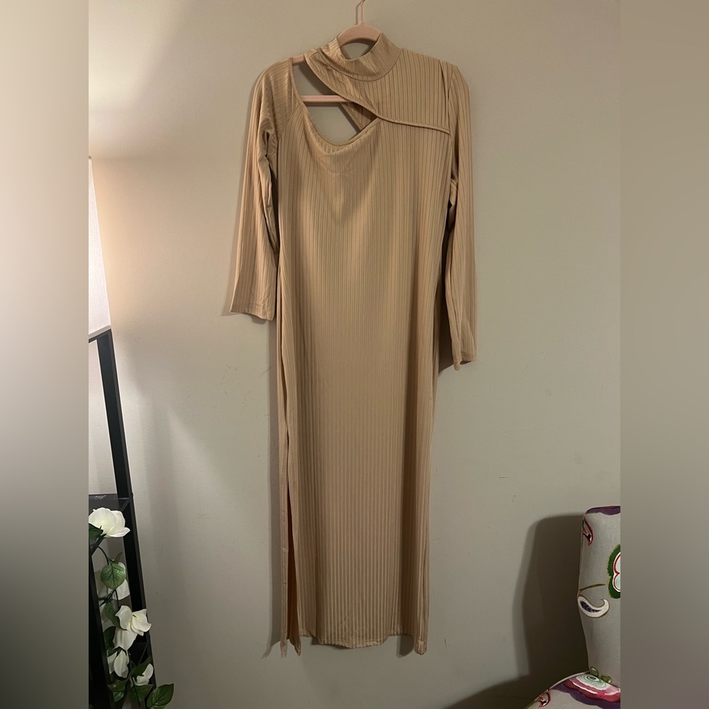 One-Shoulder Turtleneck Maxi Dress (order one size up) - Picture 3 of 4